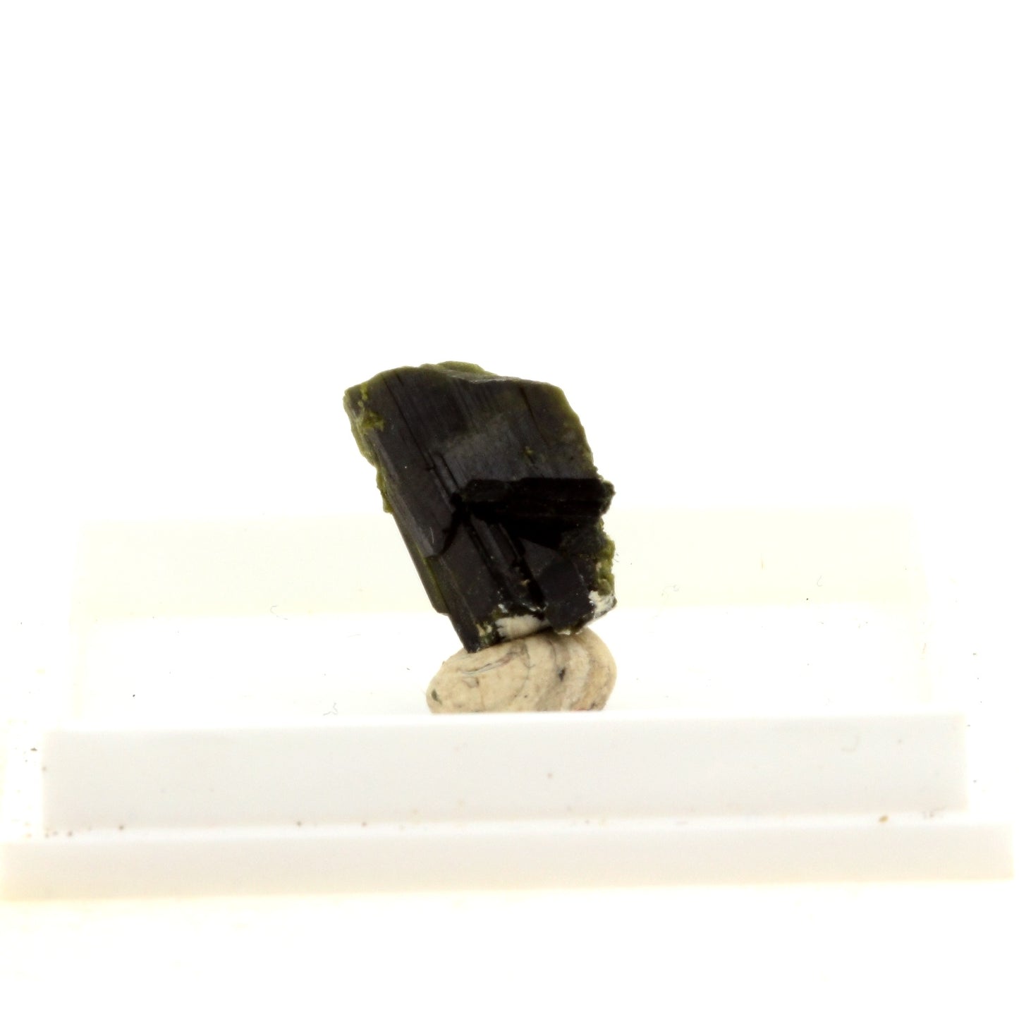 Epidote. 6.04 carats. Krimmler, Hohe Tauern, Autriche