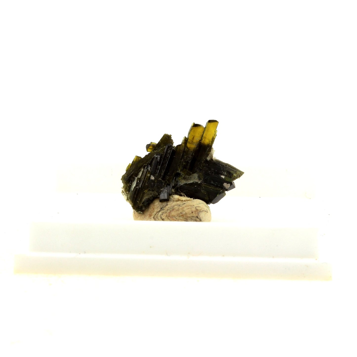 Epidote. 4.51 carats. Krimmler, Hohe Tauern, Autriche