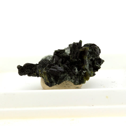 Epidote. 11.39 carats. Krimmler, Hohe Tauern, Autriche