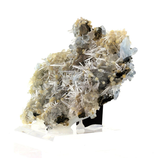 Baryte, Calcite, Calcédoine.2101.1 carats. En provenance de Planalto, Rio Grande do Sul, Brésil