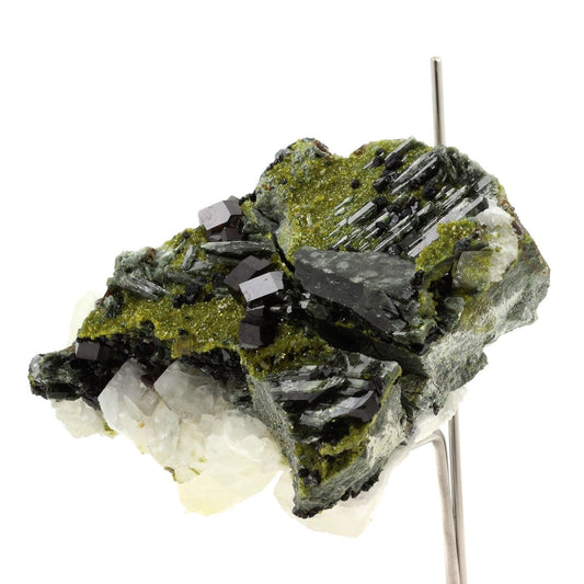 Andradite, Diopside, Epidote, Calcite. 2910.1 carats. En provenance de Khogyani District, Nangarhar Province, Afghanistan