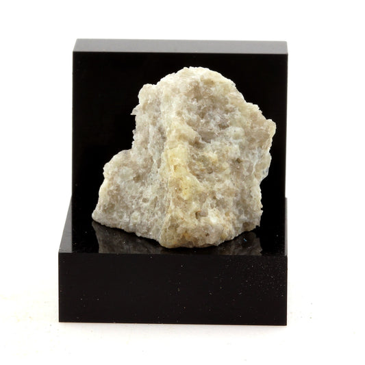 Conglomerate. 35.30 carats. Grenville, Québec, Canada