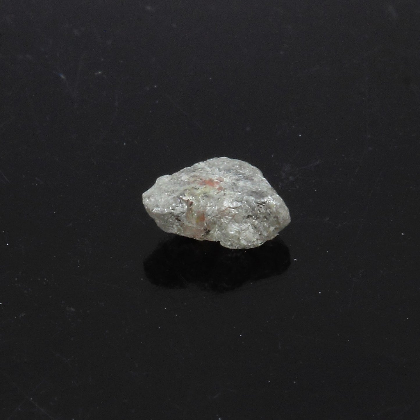 Diamant brut. 0.165 carats. Vaal river Mining District, Afrique du Sud