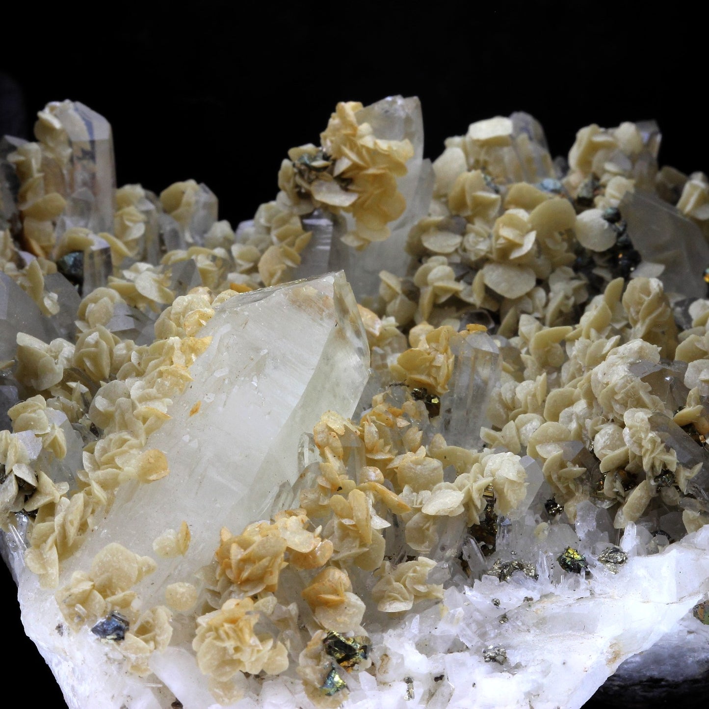 Quartz + Siderite + Chalcopyrite. 1985.0 carats. Pasto Bueno, Áncash, Perou