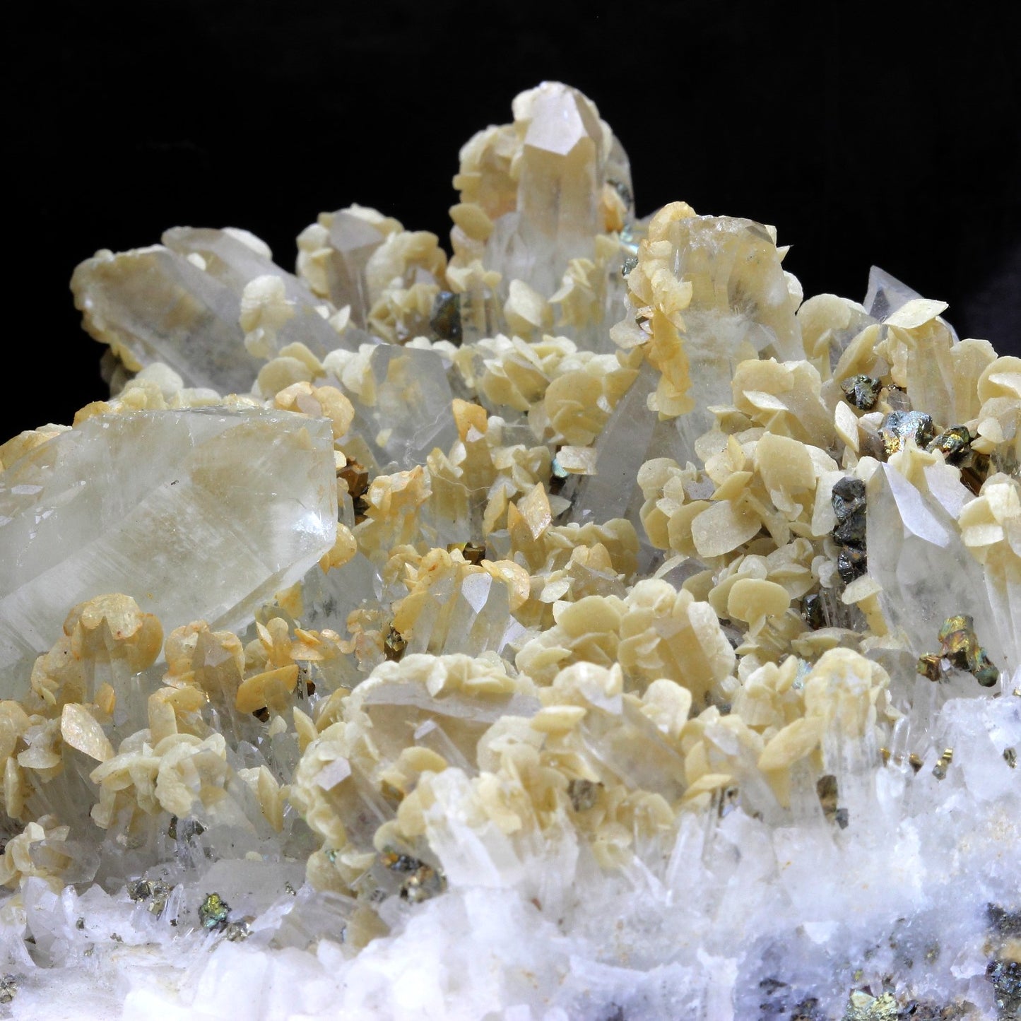Quartz + Siderite + Chalcopyrite. 1985.0 carats. Pasto Bueno, Áncash, Perou