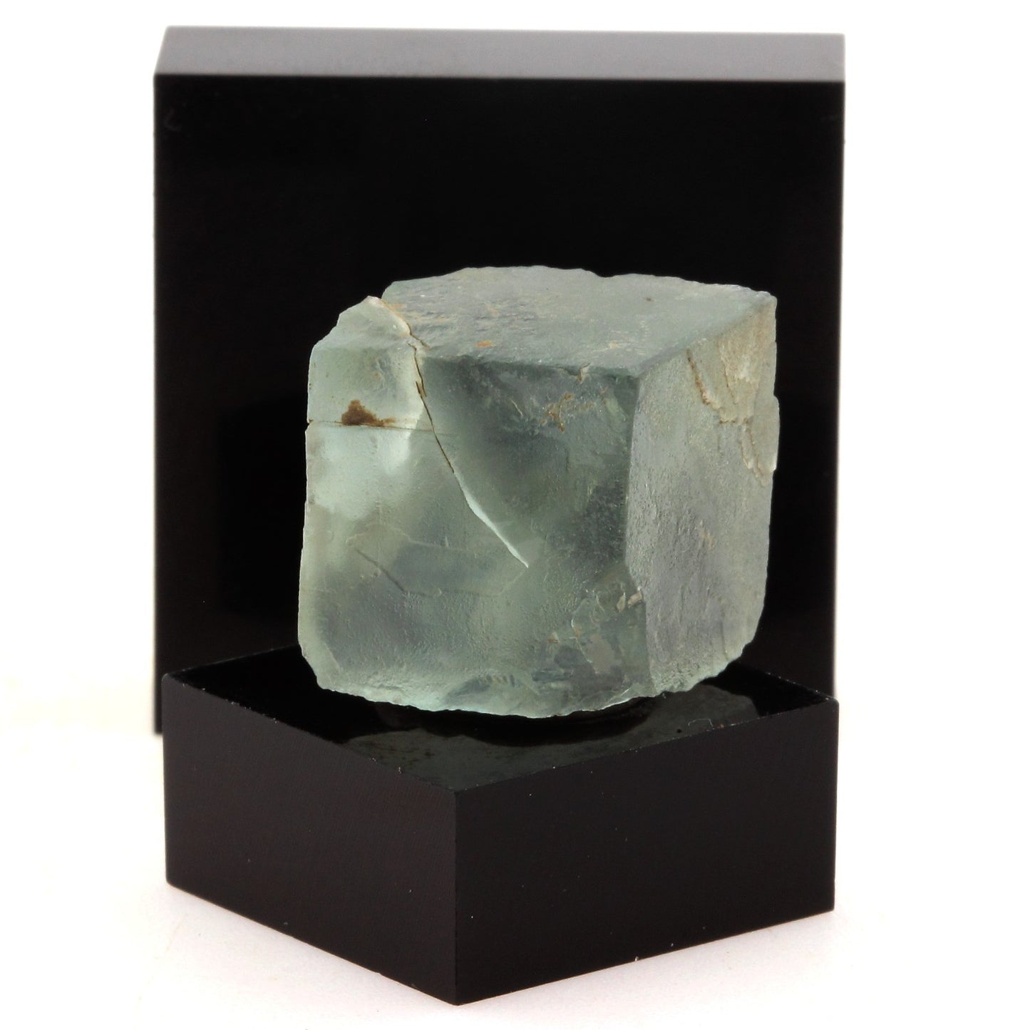 Fluorite verte. 46.6 carats. Massif des Aravis, Haute-Savoie, France