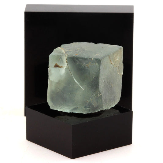 Fluorite verte. 46.6 carats. Massif des Aravis, Haute-Savoie, France