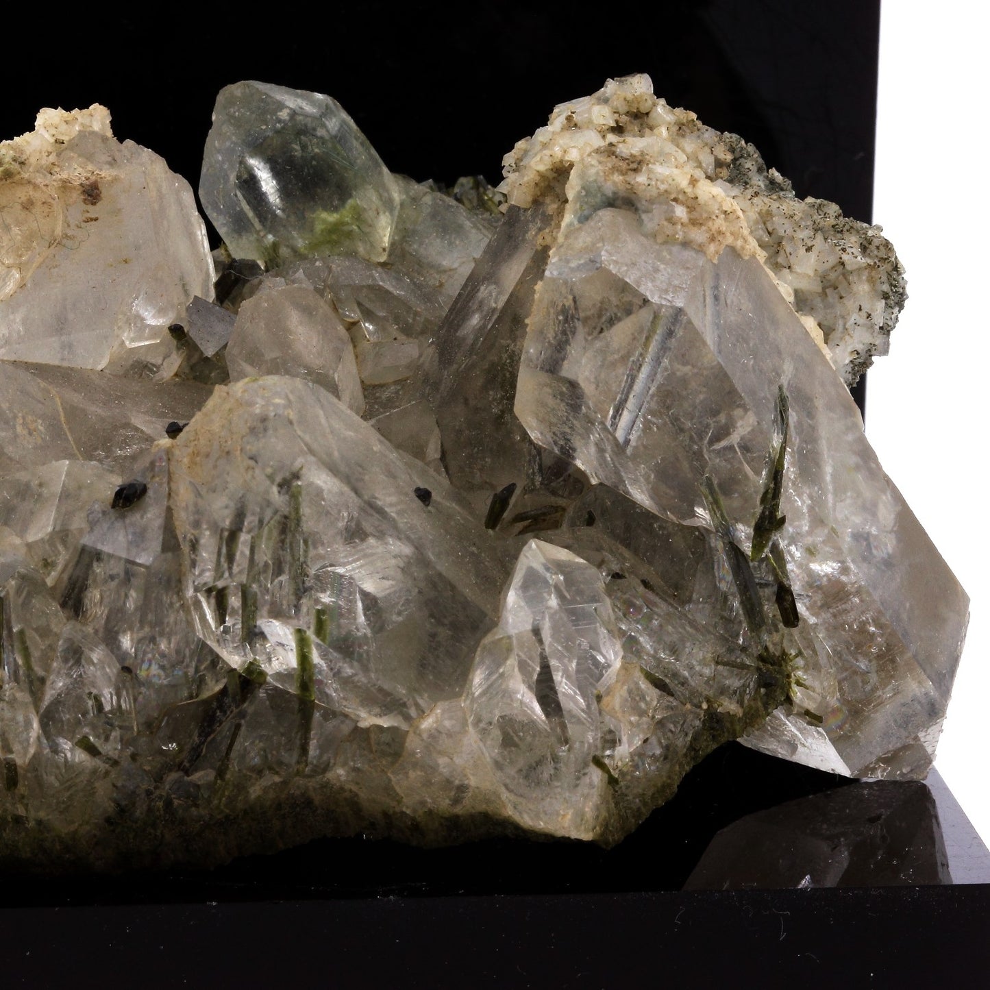 Quartz + Epidote. 975.1 carats. Cevins, Savoie, France