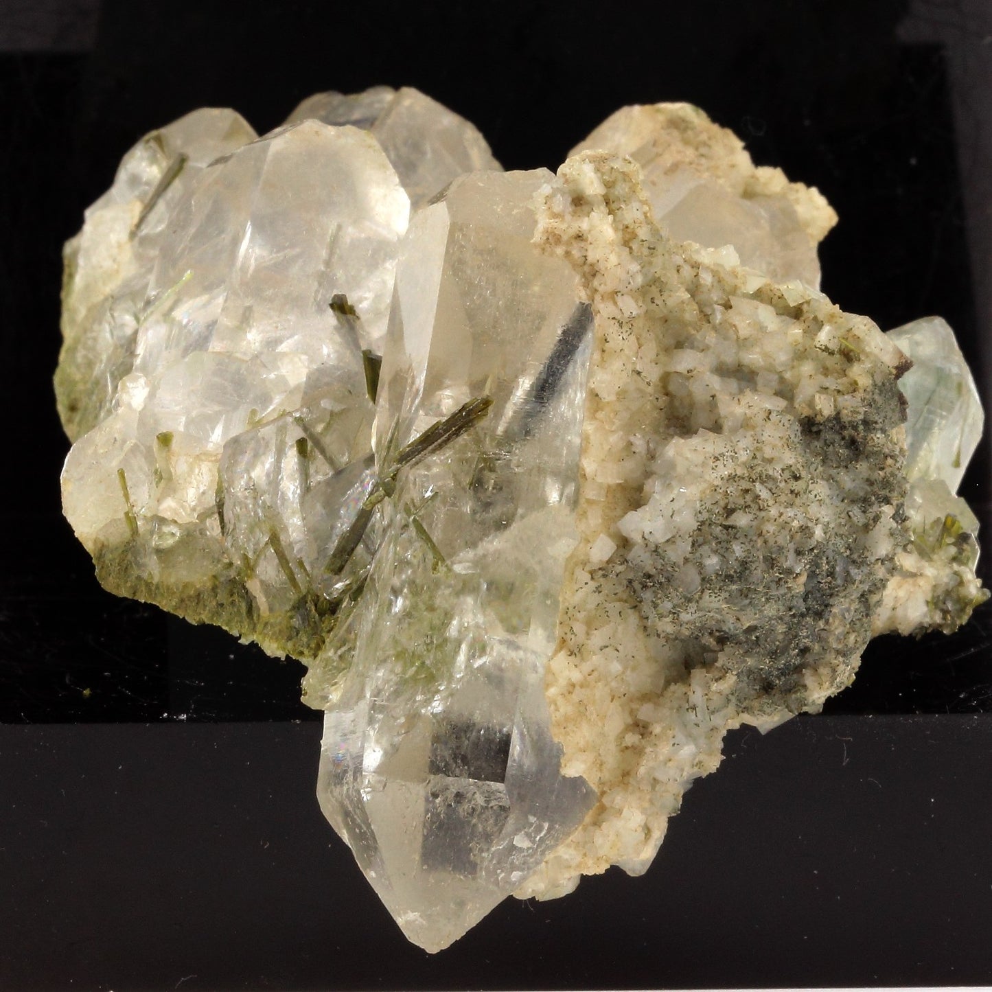 Quartz + Epidote. 975.1 carats. Cevins, Savoie, France