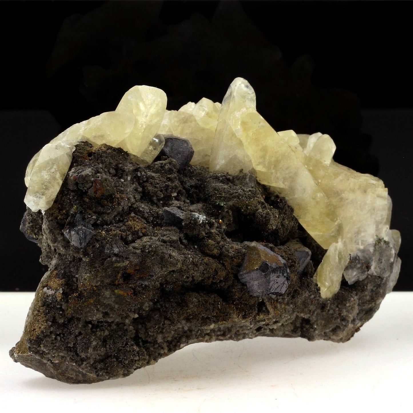 Galène + Calcite. 4150.0 carats. Joplin Field, Missouri, USA
