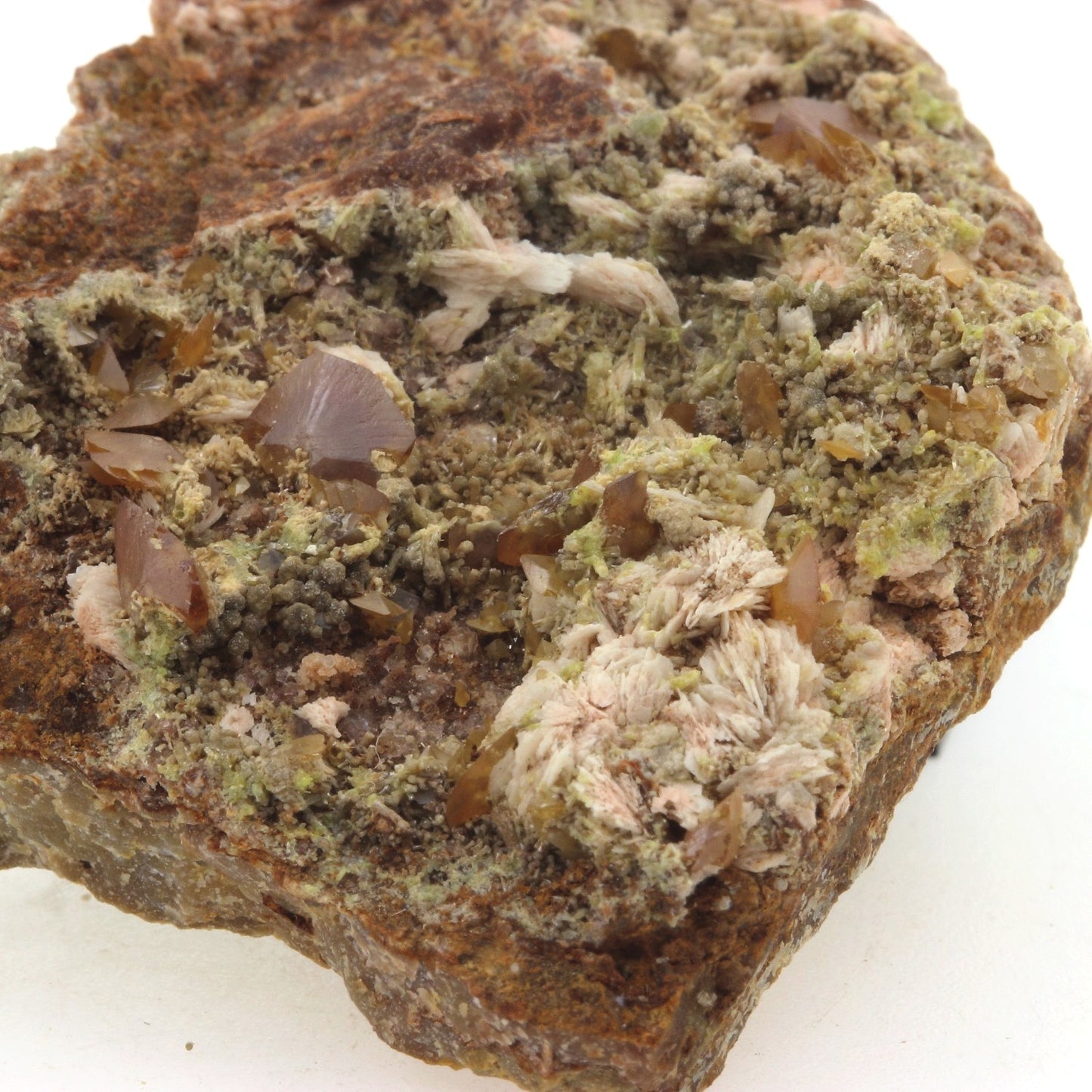 Wulfenite + Baryte. 202.7 carats. Lantignié, France