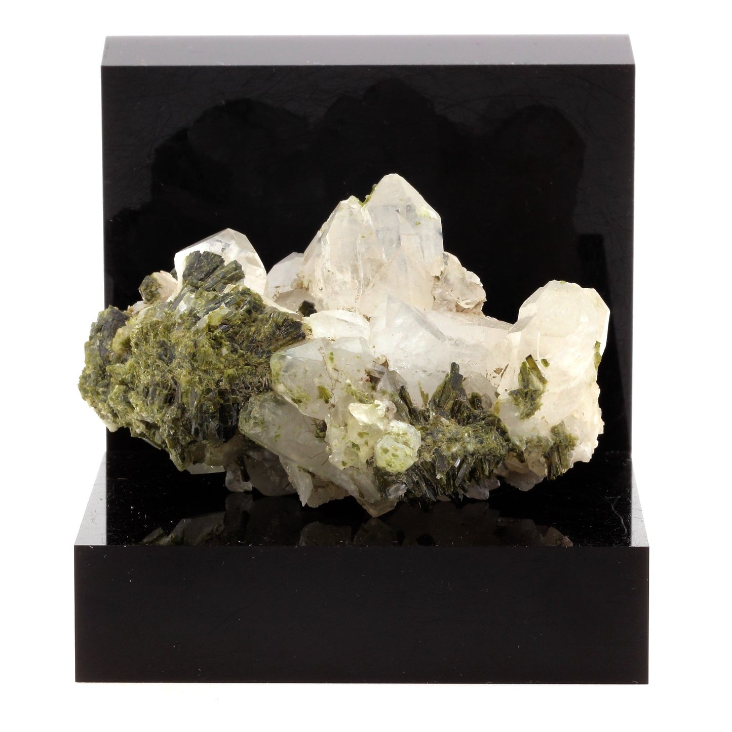 Epidote + Quartz. 731.7 carats. Saint-Véran, Hautes-Alpes, France