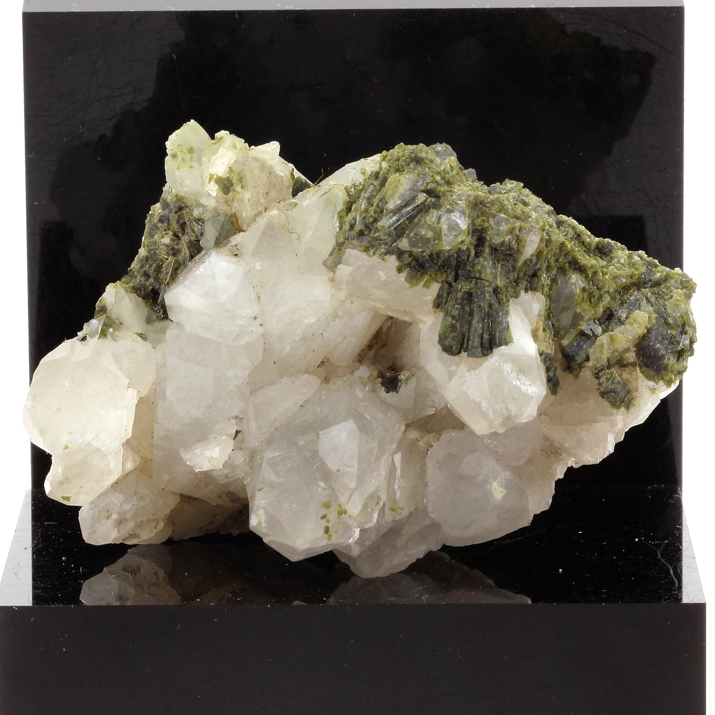 Epidote + Quartz. 731.7 carats. Saint-Véran, Hautes-Alpes, France