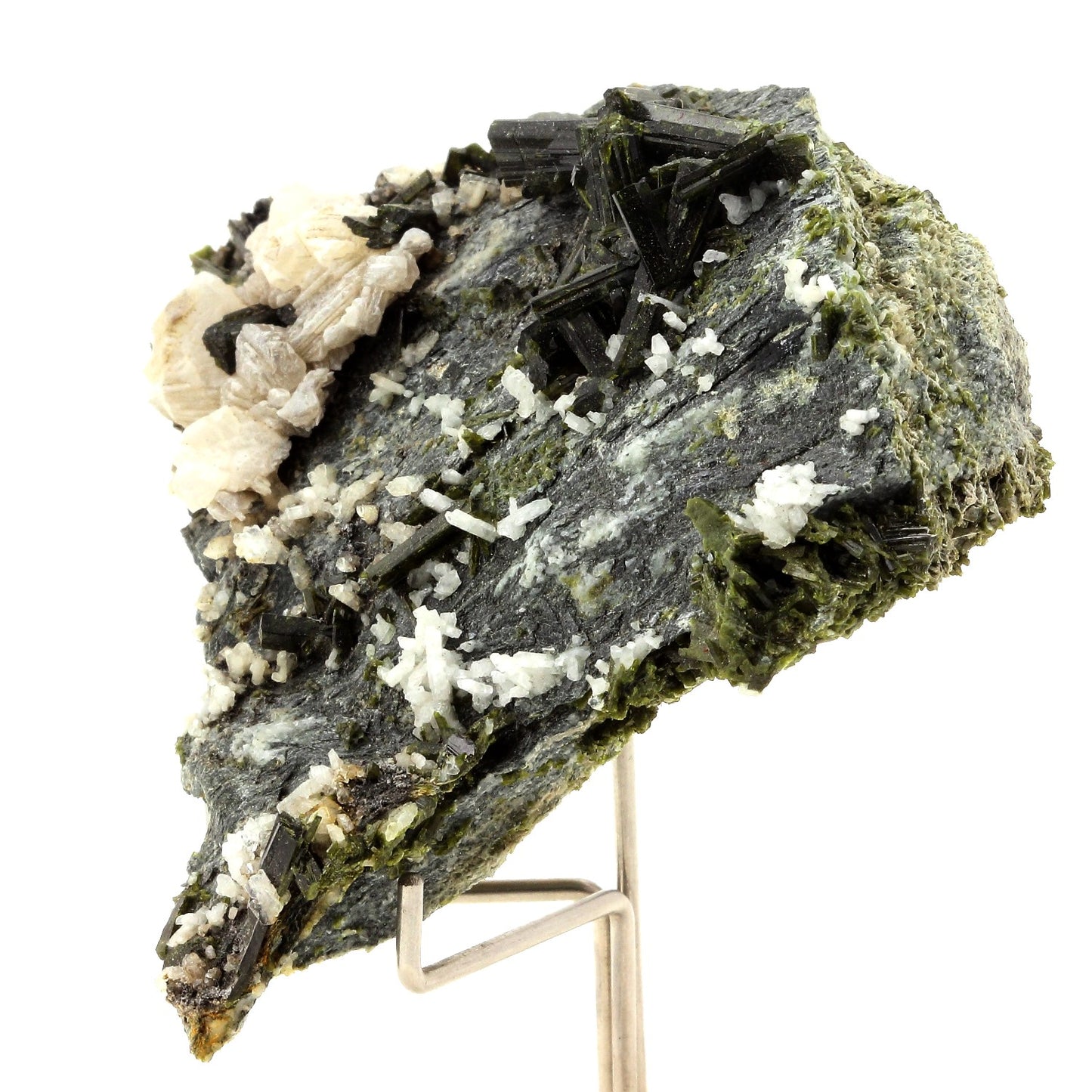 Epidote. 366.3 carats. Cornillon, Bourg d'Oisans, Isère, France