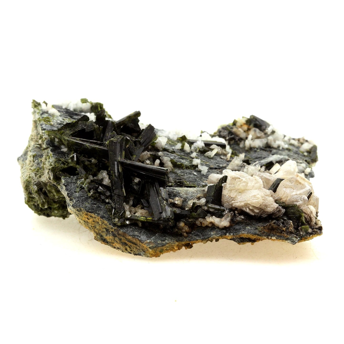 Epidote. 366.3 carats. Cornillon, Bourg d'Oisans, Isère, France