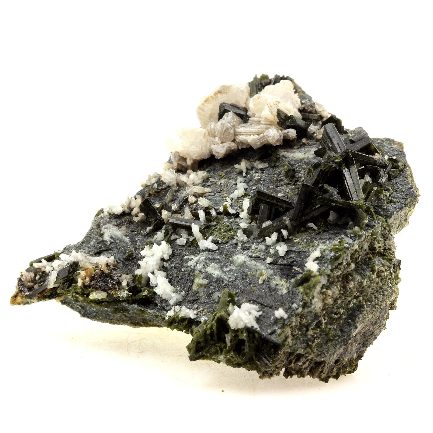 Epidote. 366.3 carats. Cornillon, Bourg d'Oisans, Isère, France