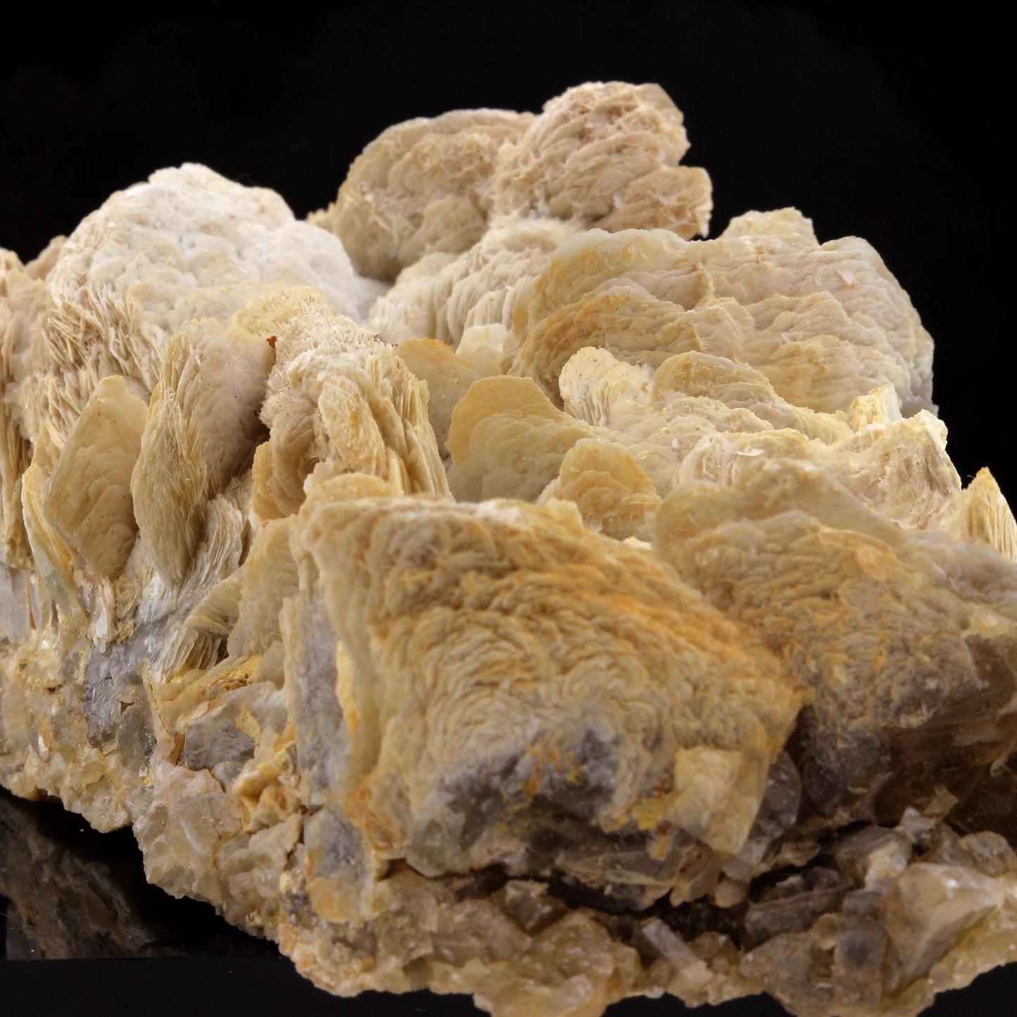 Baryte. 1345.0 carats. Saint-Laurent-du-Pape, Ardèche, France