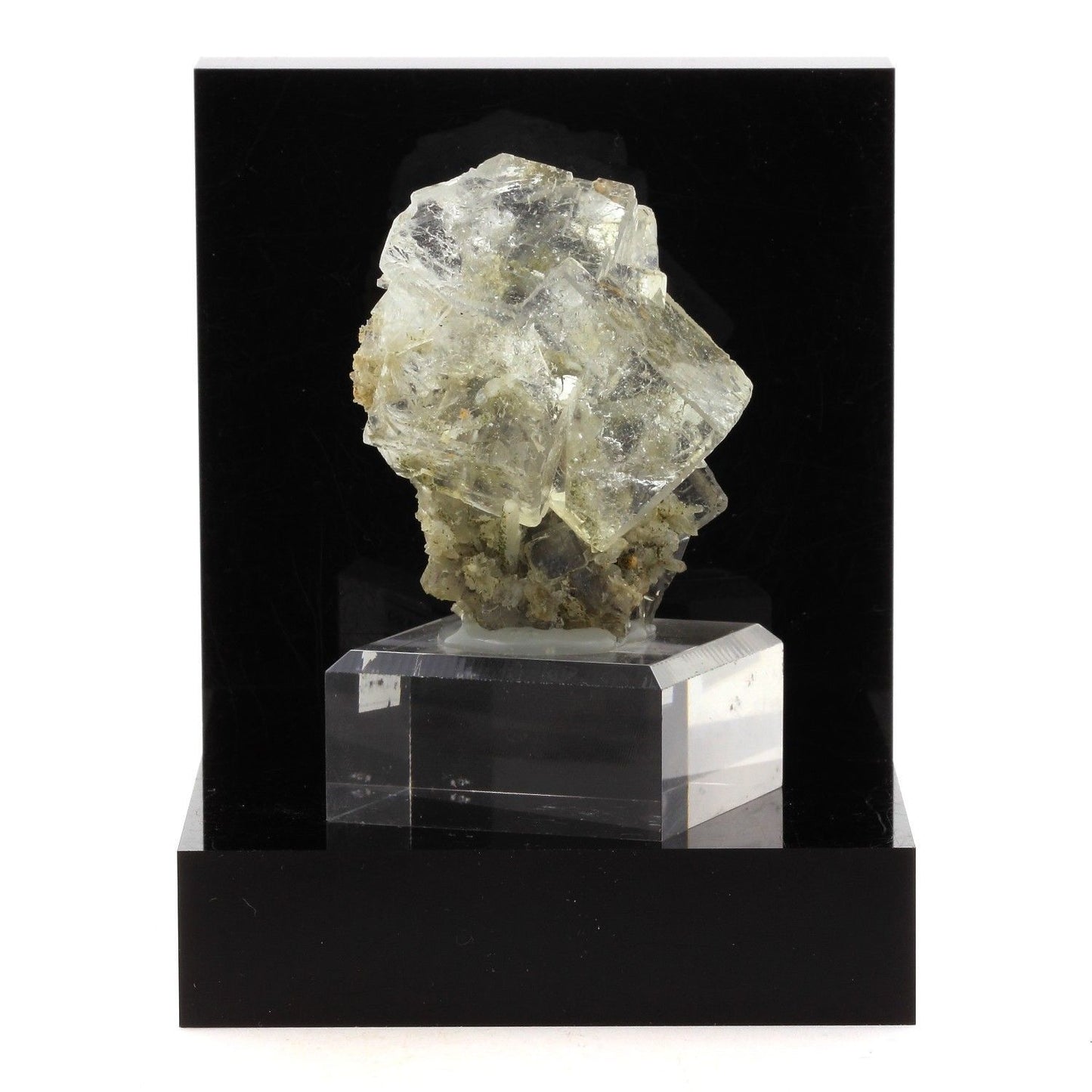 Fluorite + Quartz. 714.3 carats. Nikolaevskiy Mine, Dal'negorsk, Russie
