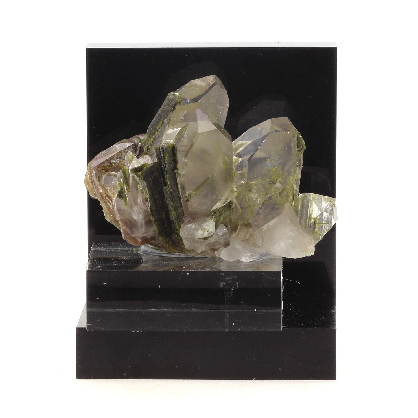 Quartz + Epidote. 296.2 carats. Caetité, Bahia, Brésil