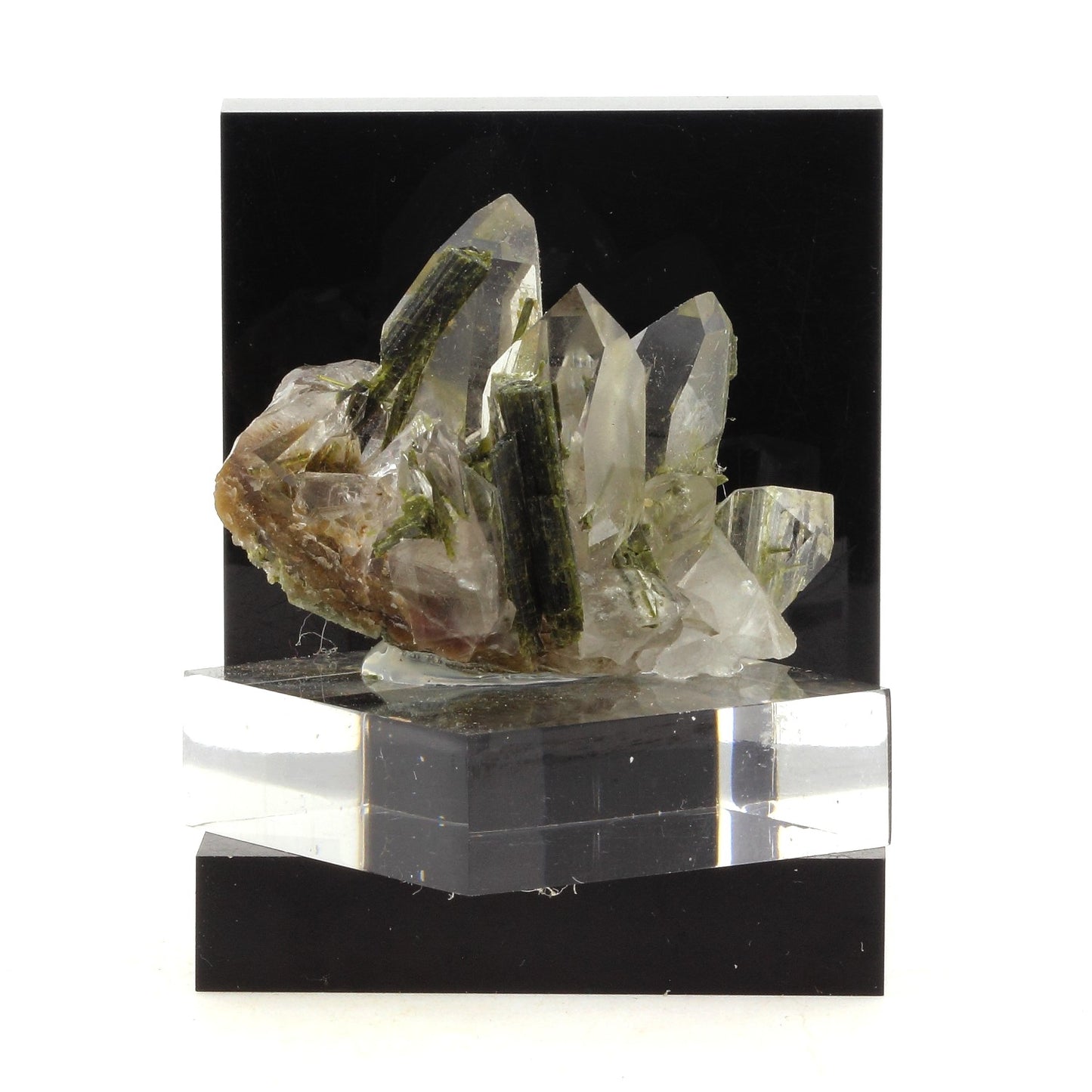 Quartz + Epidote. 296.2 carats. Caetité, Bahia, Brésil