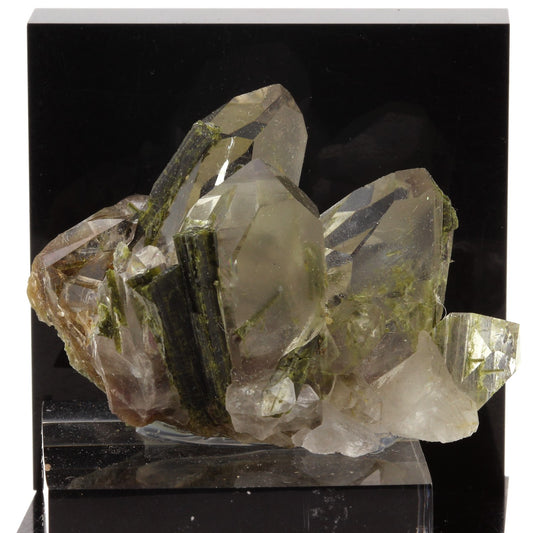 Quartz + Epidote. 296.2 carats. Caetité, Bahia, Brésil