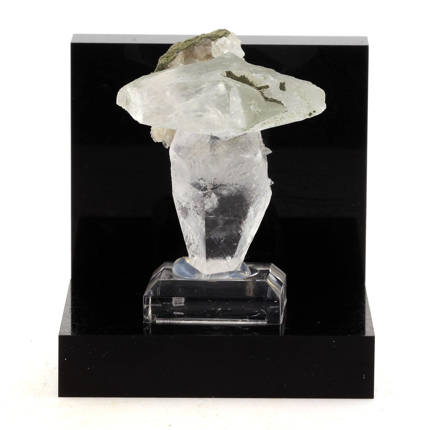Calcite. 129.6 carats. Nikolaevskiy Mine, Dal'negorsk, Russie