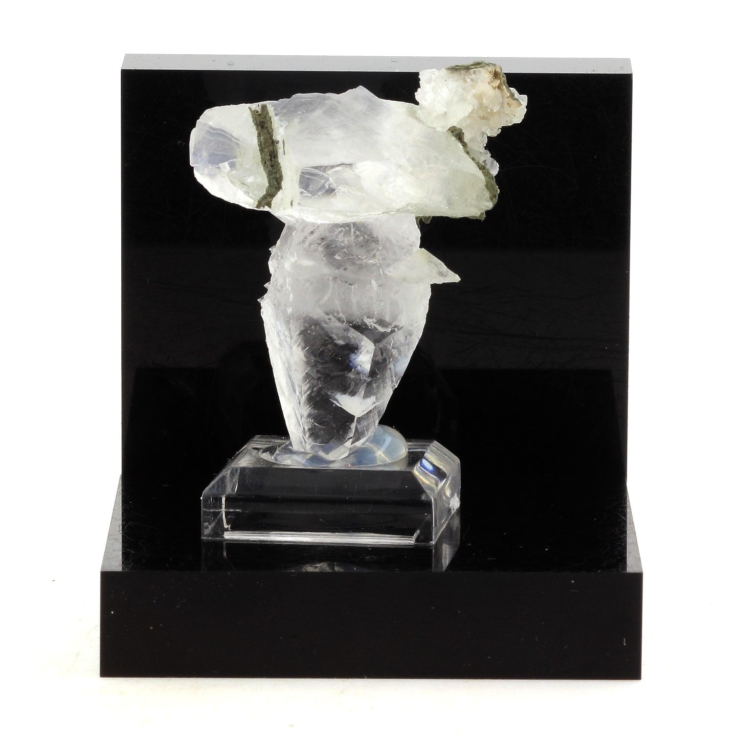Calcite. 129.6 carats. Nikolaevskiy Mine, Dal'negorsk, Russie