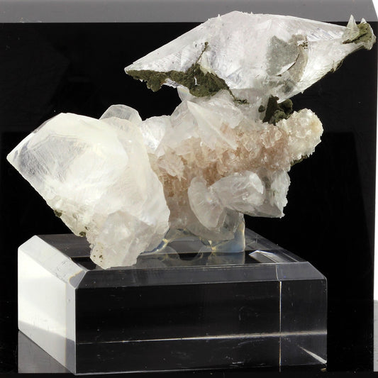 Calcite. 663.8 carats. Nikolaevskiy Mine, Dal'negorsk, Russie
