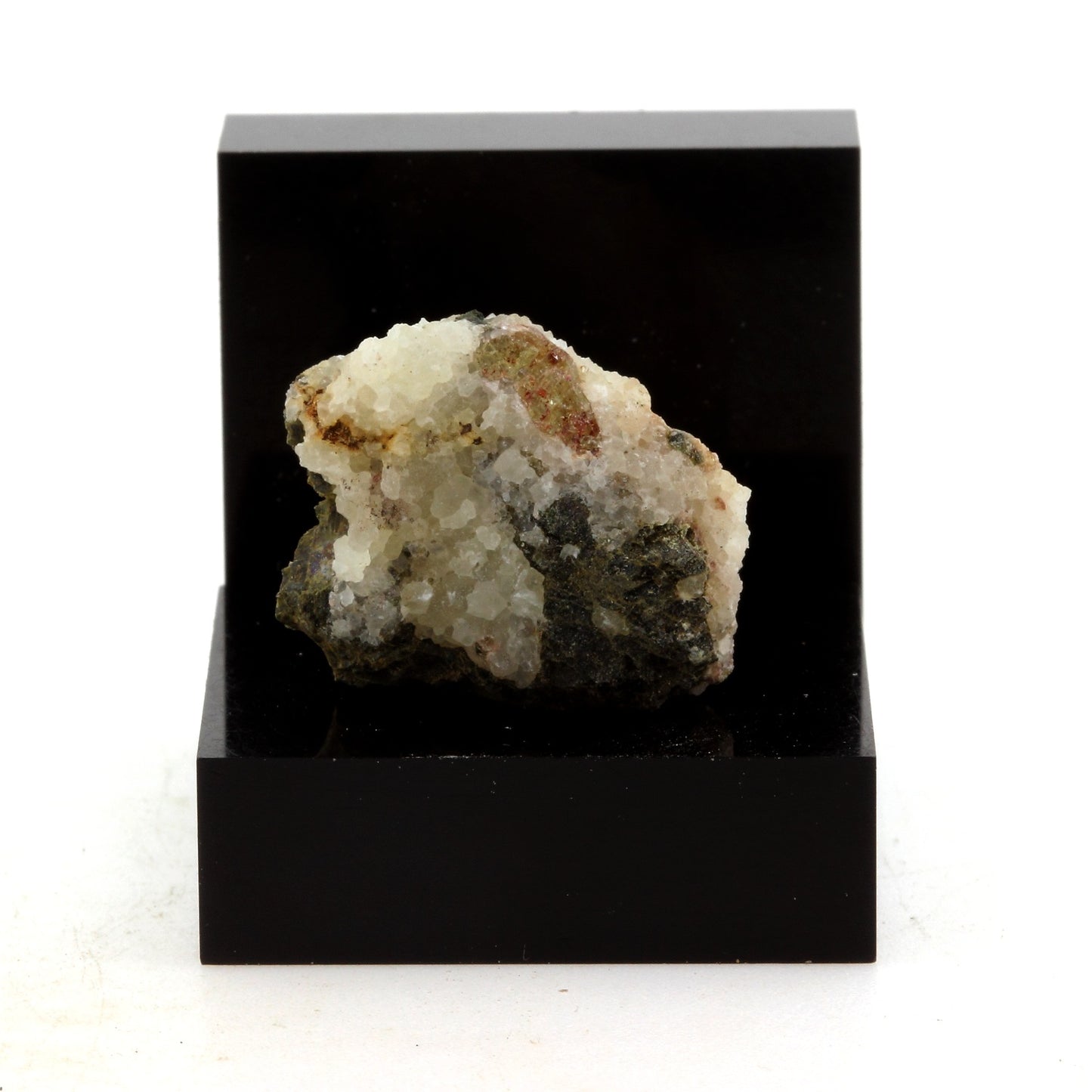 Clino-Amphibole. 33.00 carats. Wilberforce, Ontario, Canada