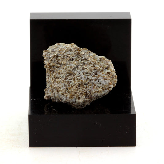 Alurgite. 31.82 carats. Kilmar, Québec, Canada