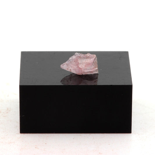 Fluorite rose. 0.53 carats. Massif du Mont-Blanc, France