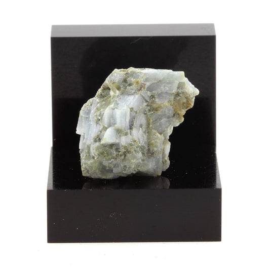 Calcite. 25.4 carats. Grenville, Québec, Canada