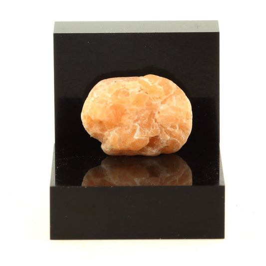Calcite. 14.9 carats. Ottawa, Ontario, Canada