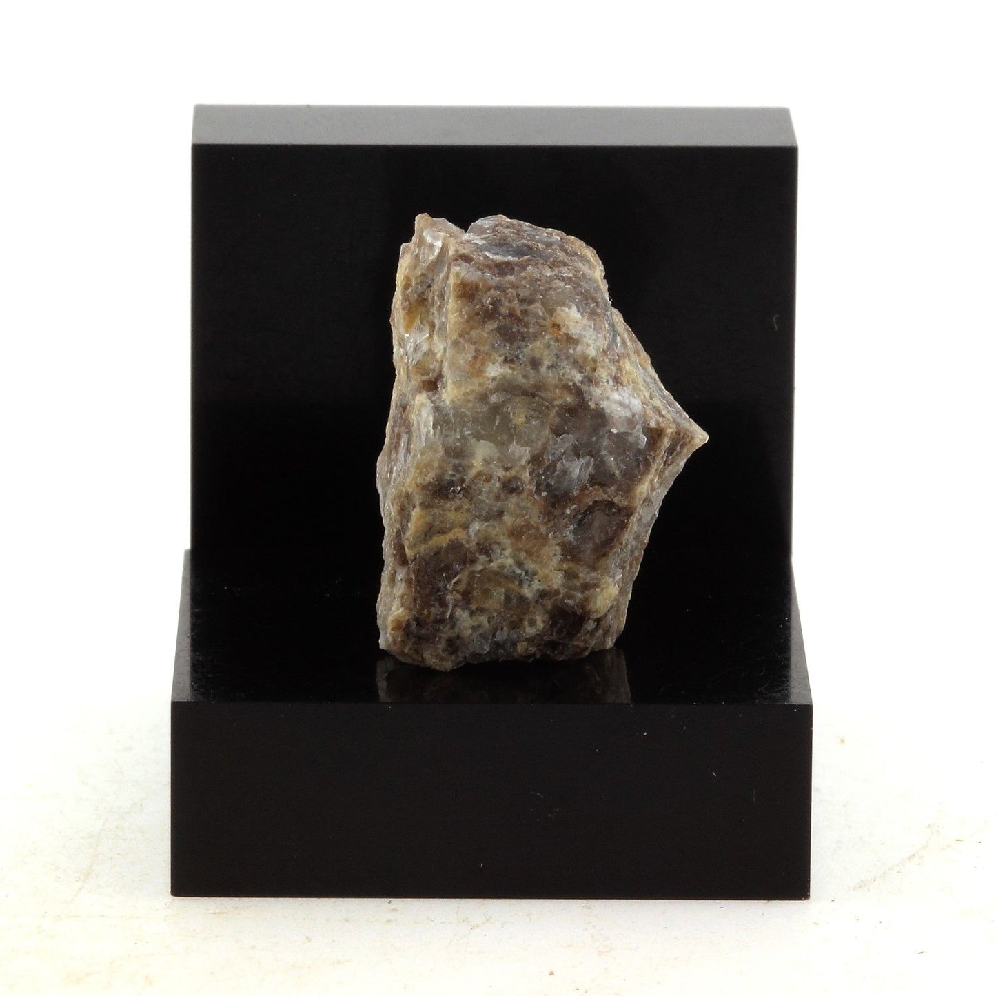 Agglomerate mineral. 19.0 carats. En provenance d'Italie.