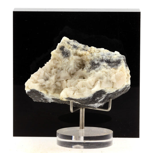 Dolomite. 520.4 carats. Anduze, Gard, France