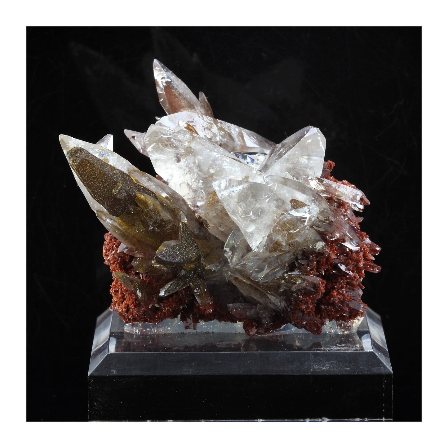 Calcite. 484.5 carats. Leiping Mine, Hunan Province, Chine