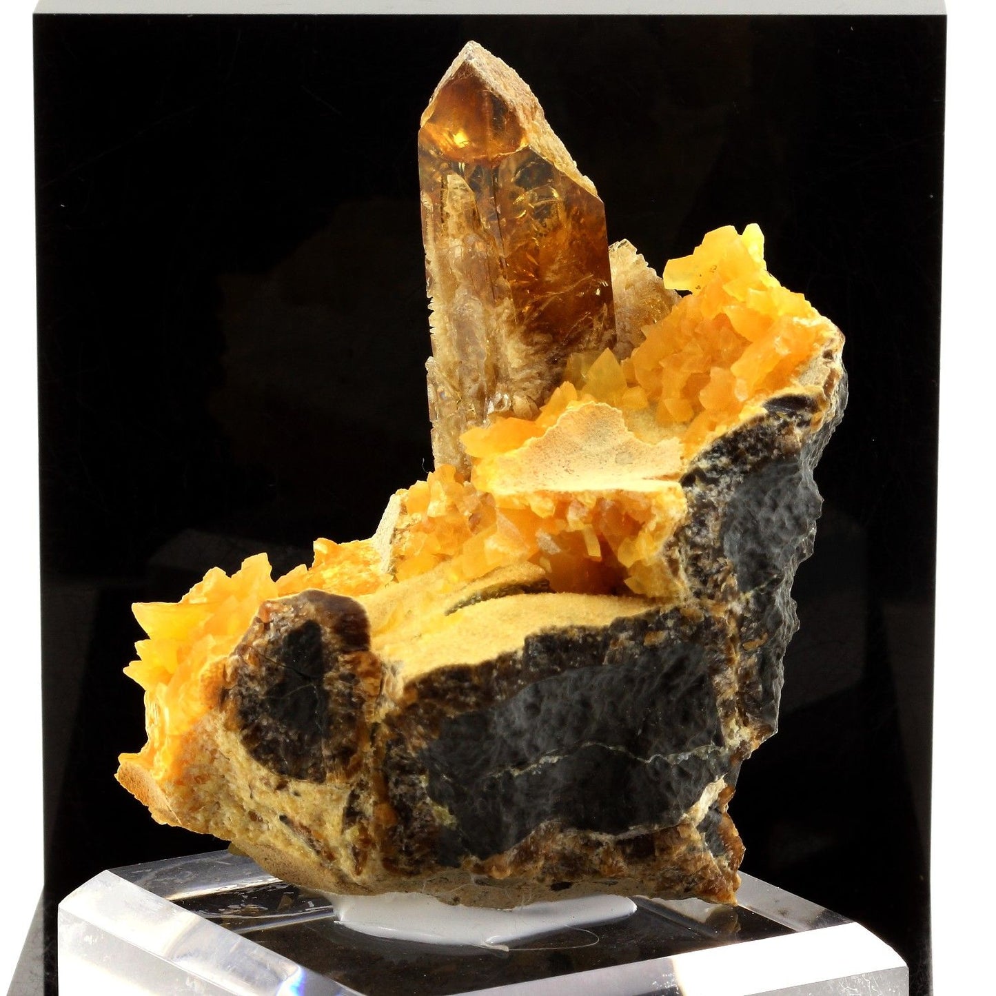 Baryte + Calcite. 1994.5 carats. Elk Creek locality, South Dakota, USA