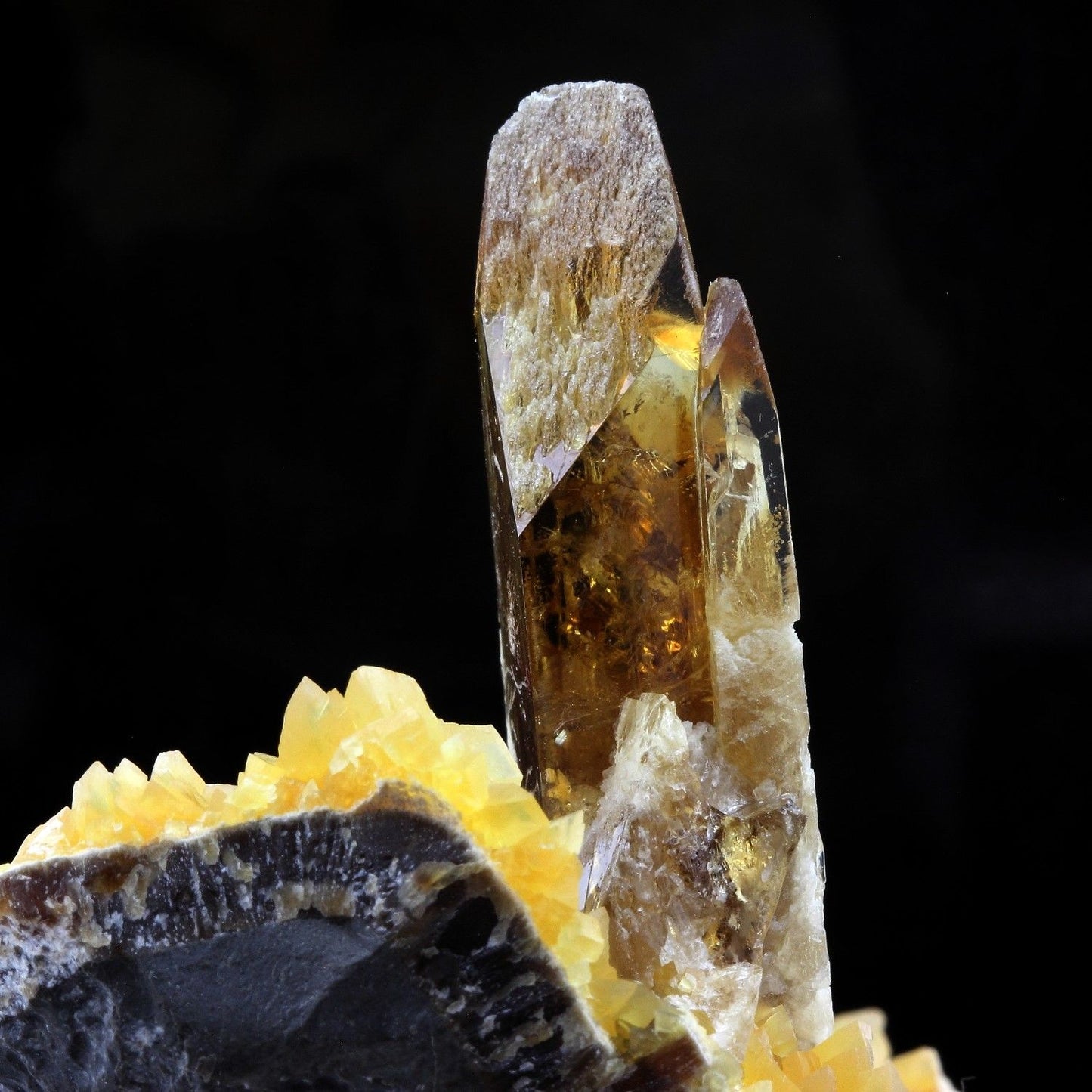 Baryte + Calcite. 1994.5 carats. Elk Creek locality, South Dakota, USA