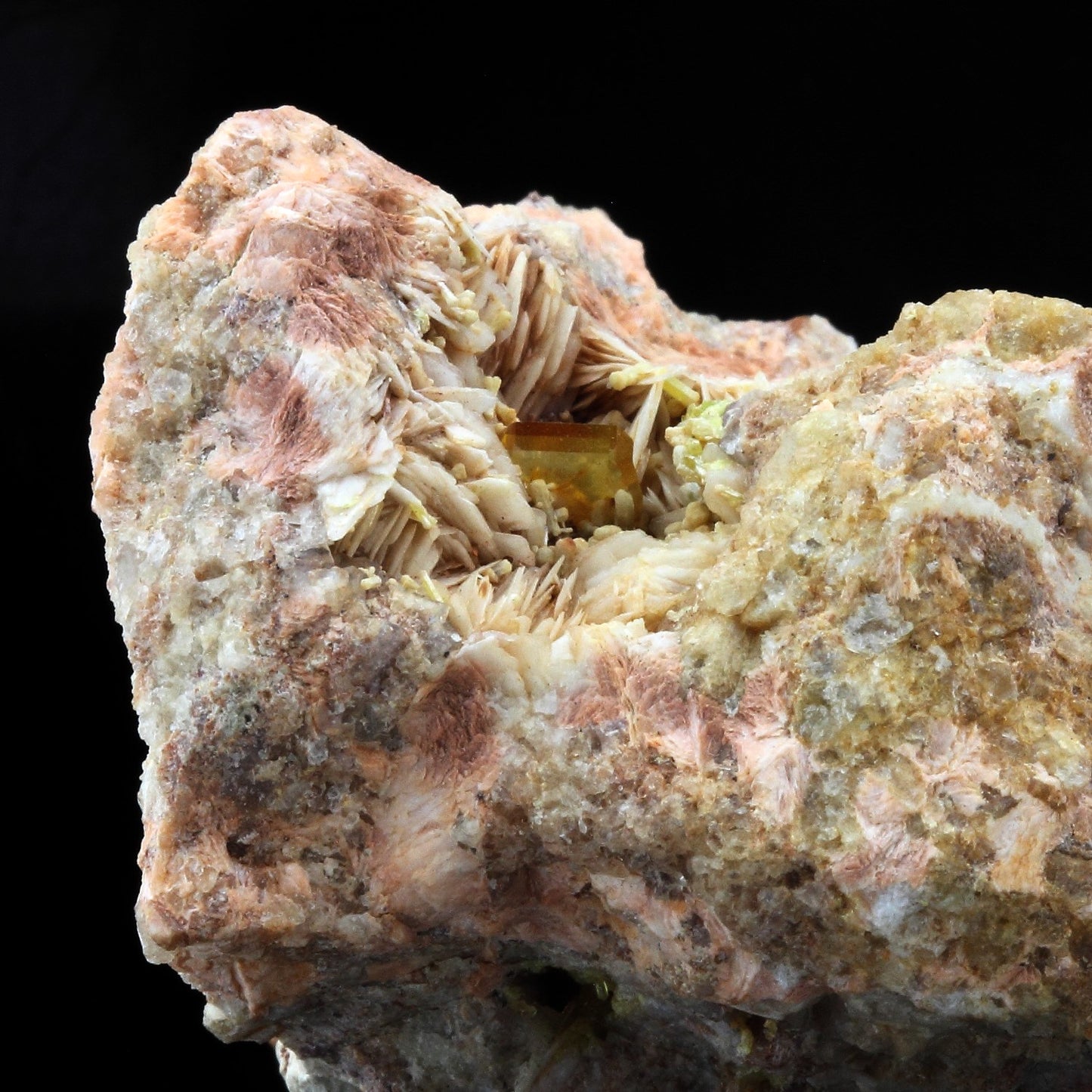 Wulfenite + Baryte. 337.3 carats. Lantignié, France