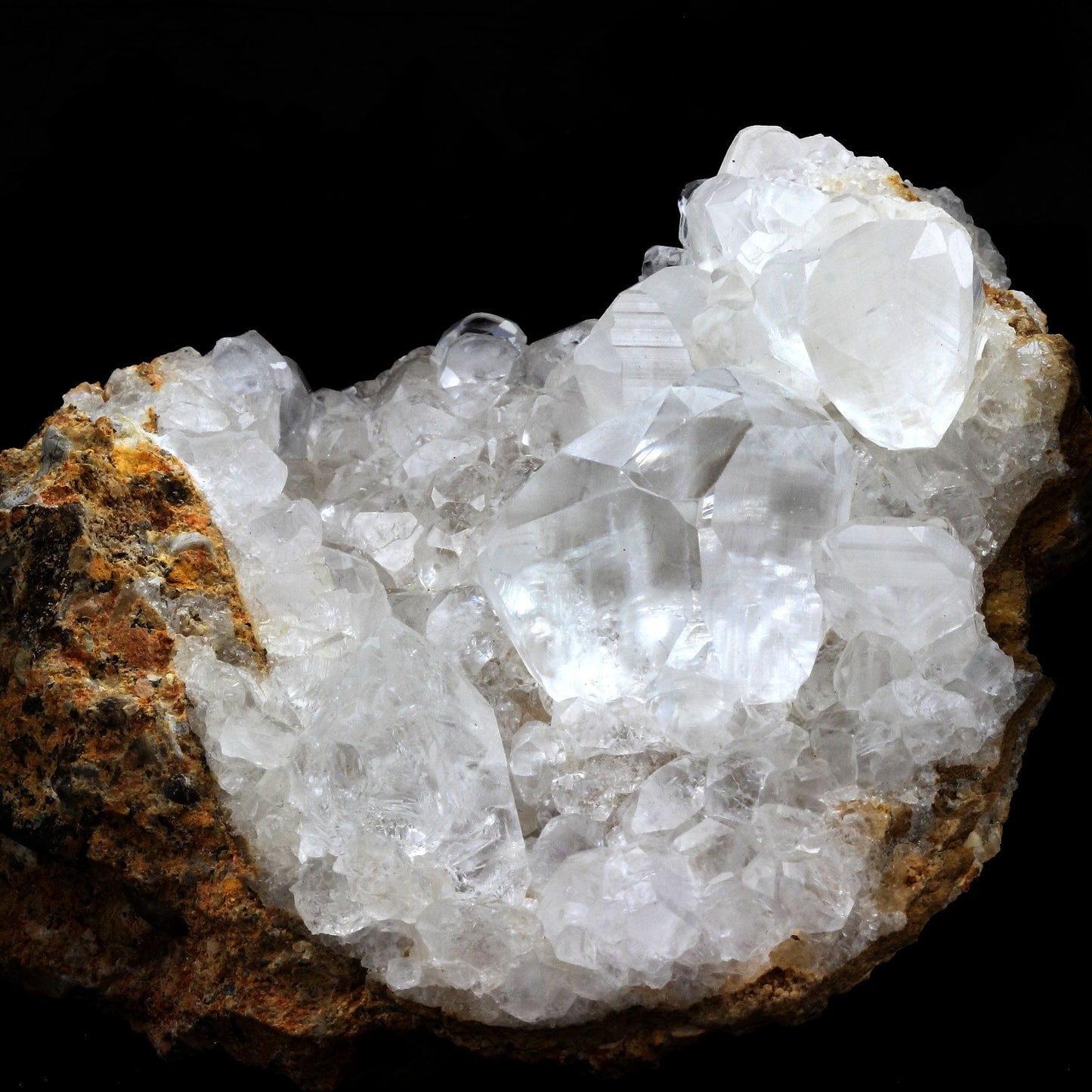 Calcite. 1040.0 carats. Pau. France