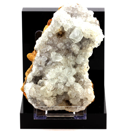 Calcite. 3195.0 carats. Pau. France