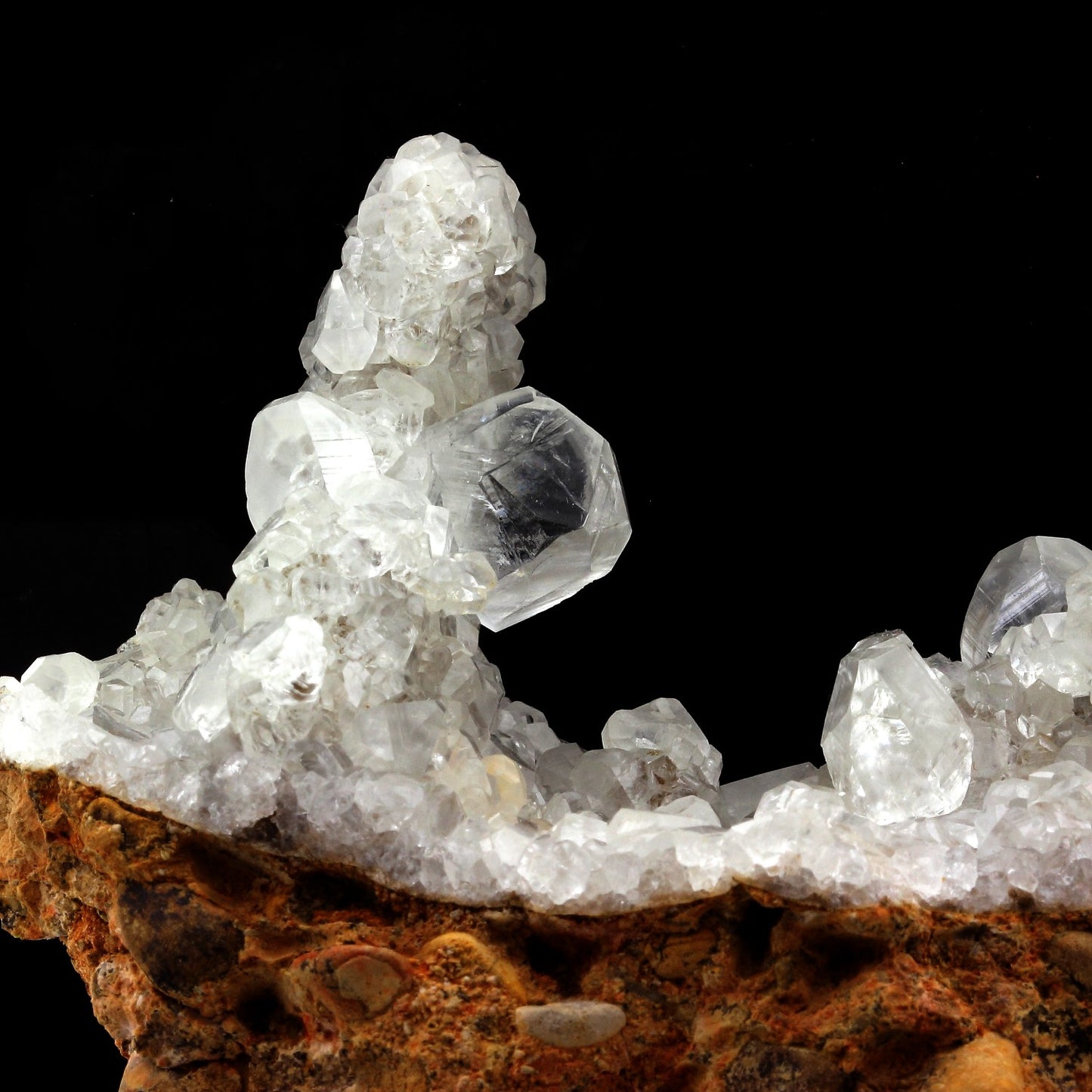 Calcite. 3195.0 carats. Pau. France