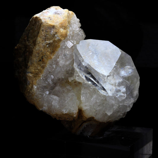 Calcite. 394.6 carats. Pau. France