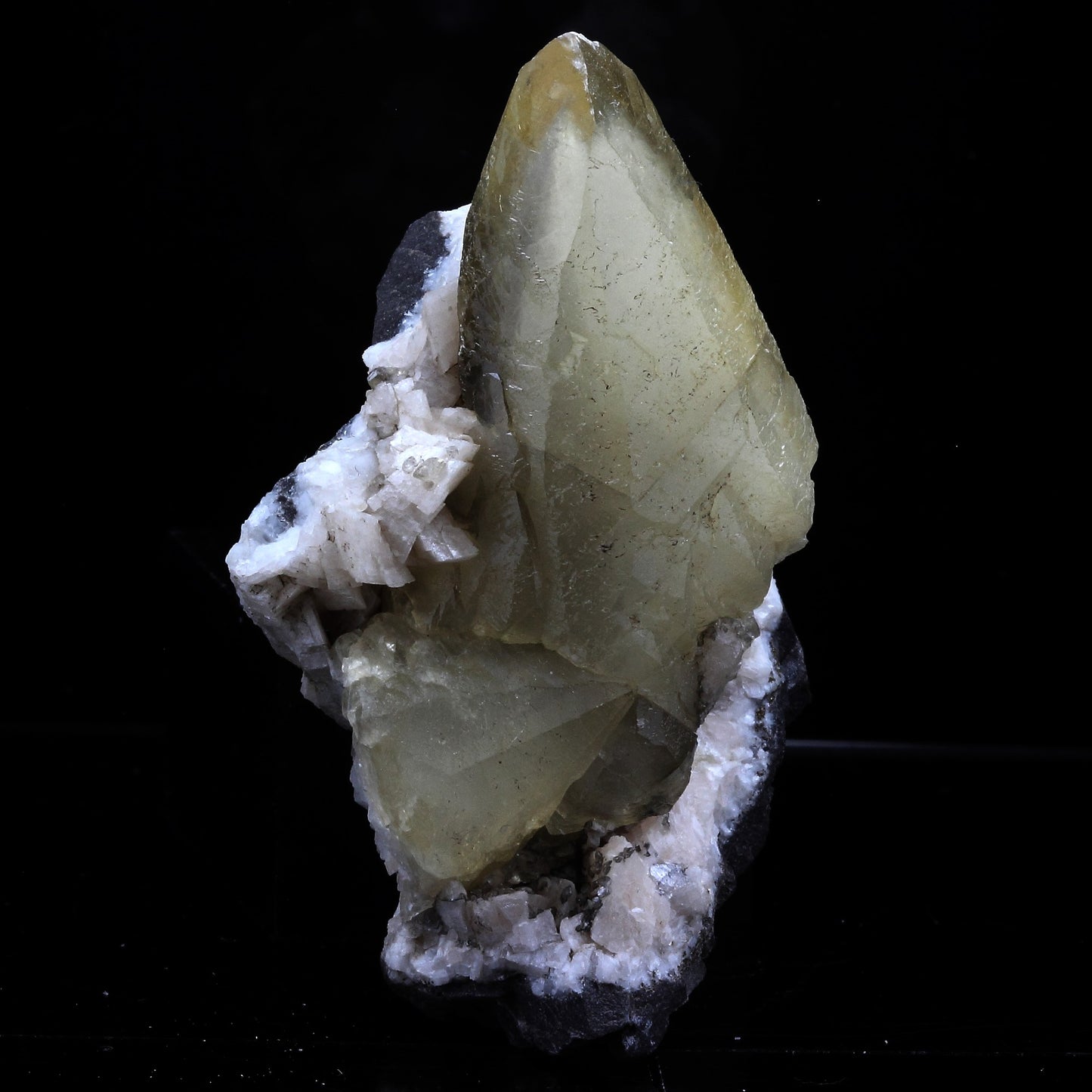 Calcite, Dolomite. 292.5 carats. Anduze, Gard, Occitanie, France