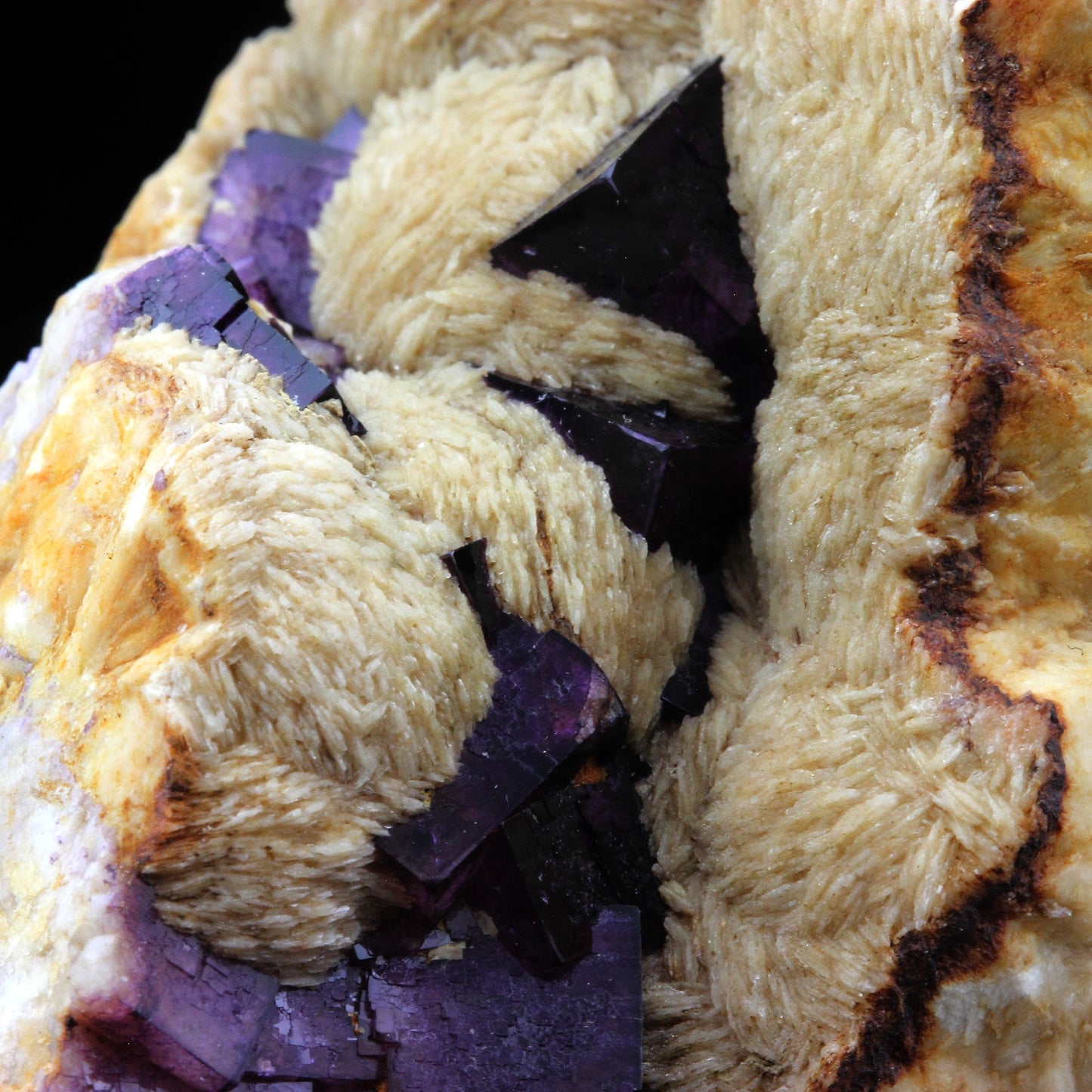 Fluorite + Baryte. 848.0 carats. Cerclier, Montluçon, Allier, France