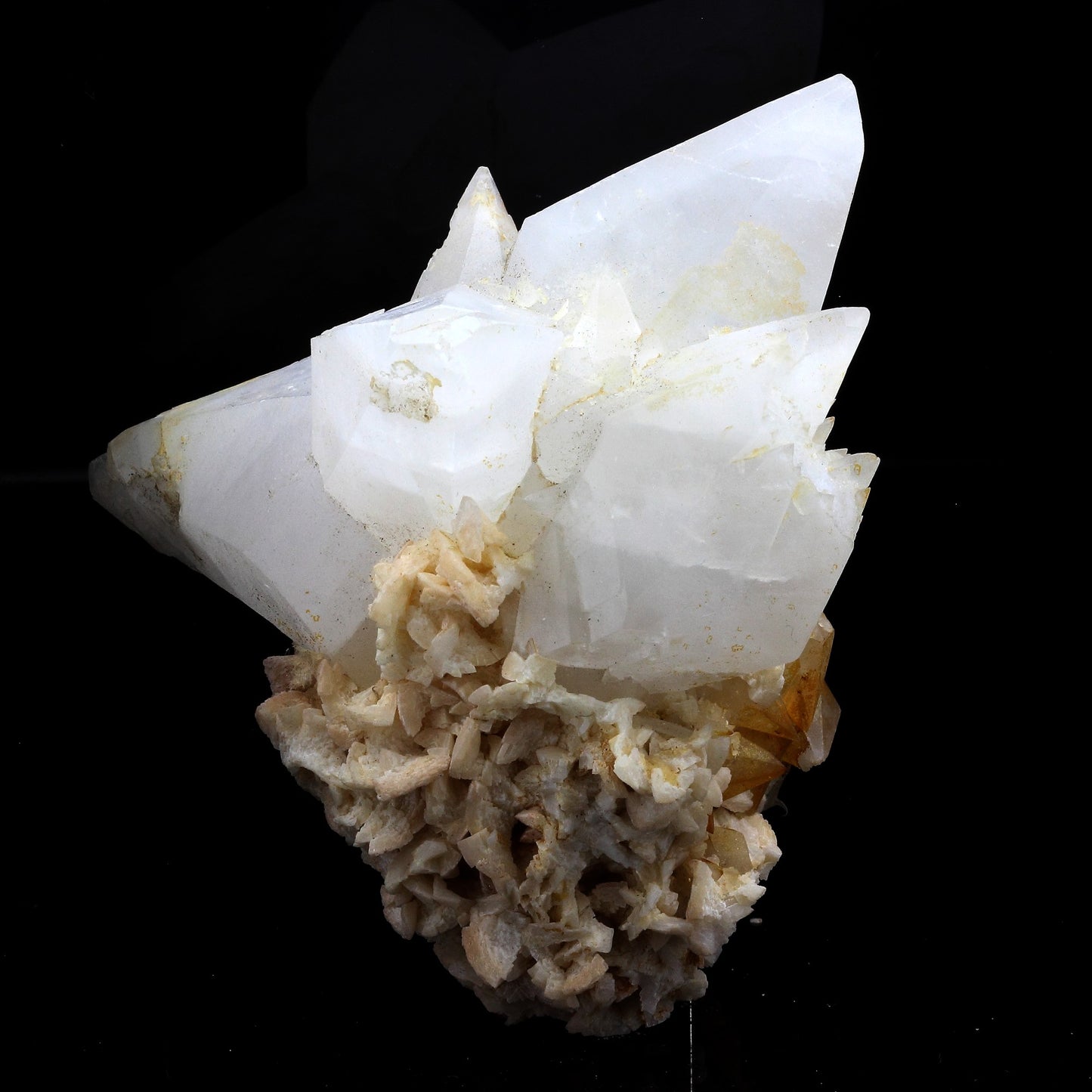 Quartz + Dolomite + Calcite. 1493.0 carats. Montvernier, Savoie, France