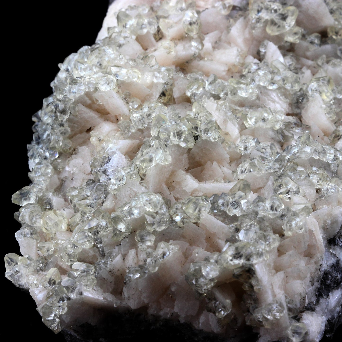 Calcite, Dolomite. 2875.0 carats. Anduze, Gard, Occitanie, France