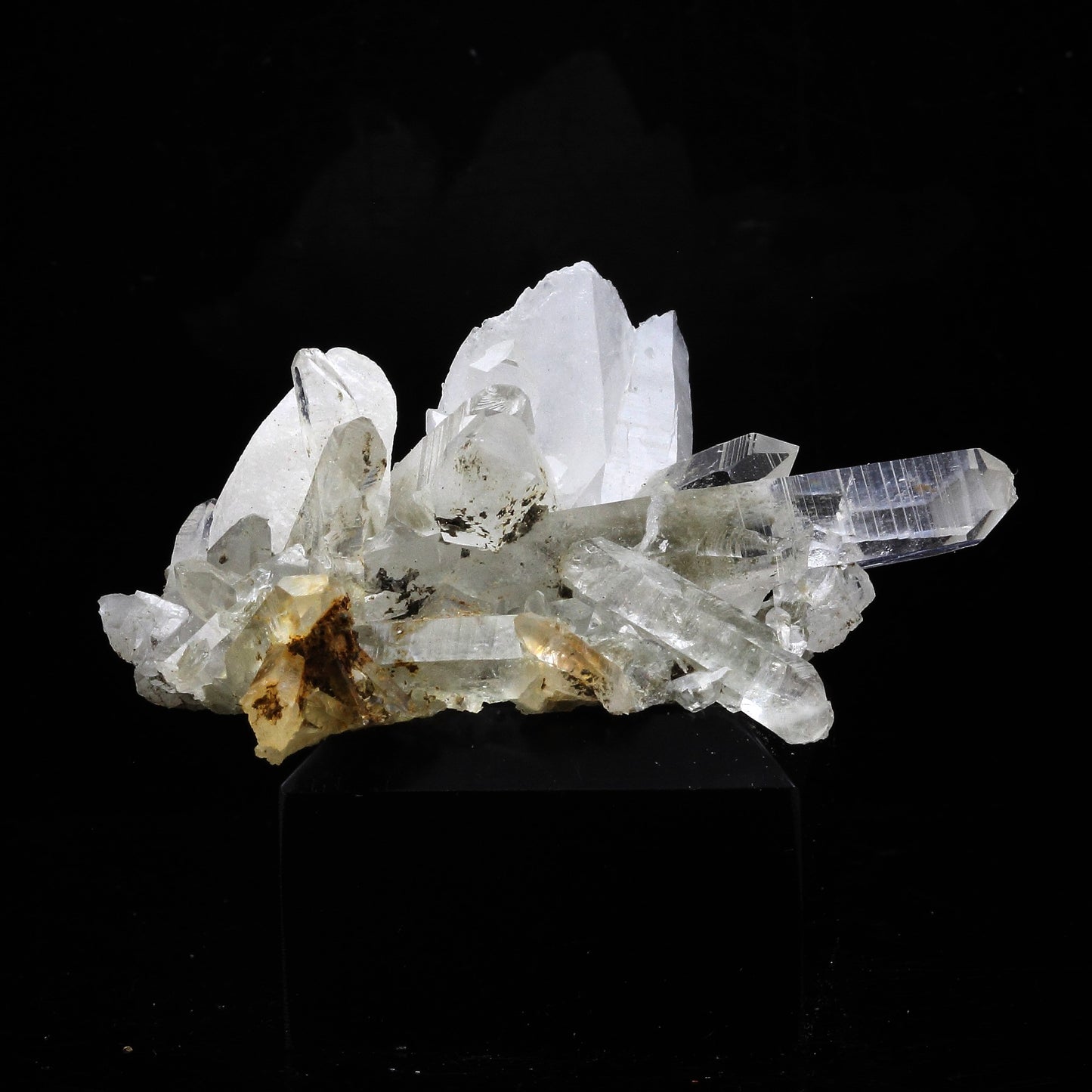 Calcite + Quartz. 99.0 carats. Maronne, La Garde-en-Oisans, France