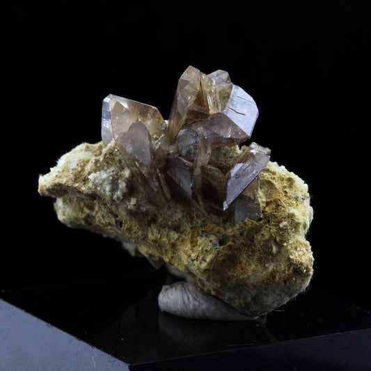 Axinite. 17.0 carats. La Balme d'Auris, Bourg d'Oisans, Isère, France