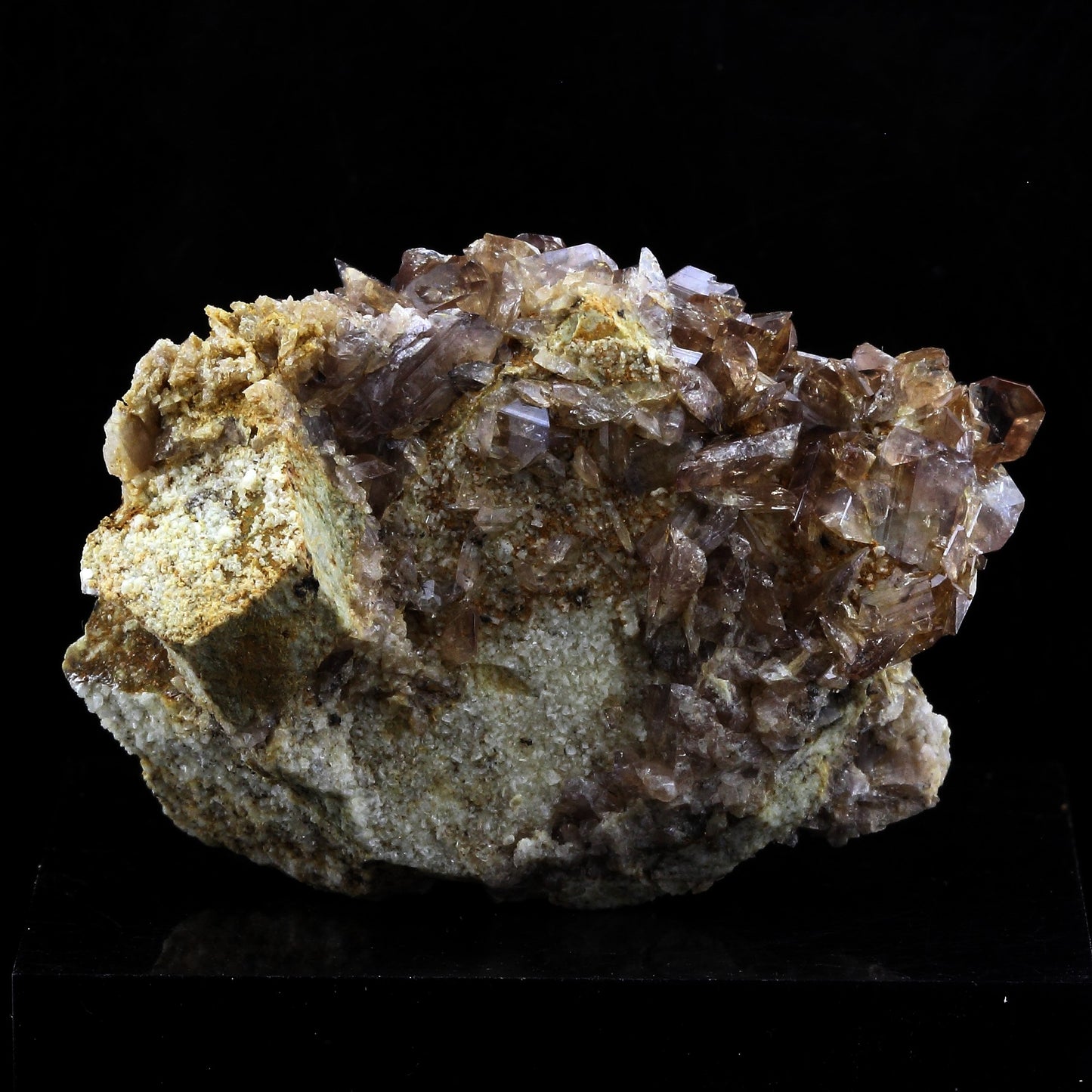 Axinite. 157.5 carats. La Balme d'Auris, Bourg d'Oisans, Isère, France